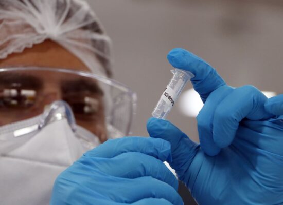 Fiocruz espera que vacinação contra covid-19 comece até março de 2021