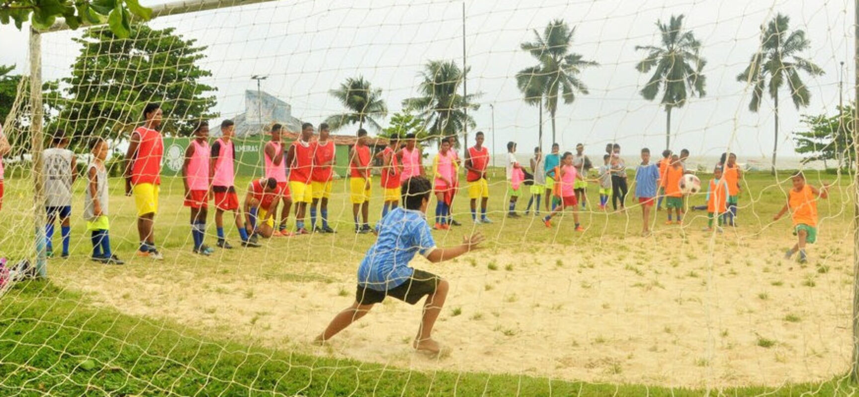 Escolinha de Futebol Os Meninos de Ilhéus promove torneio do dia das crianças