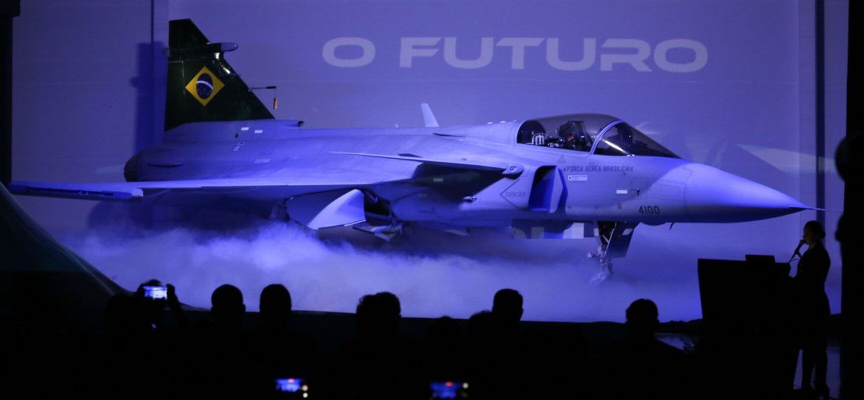 Novo caça Gripen F-39E é apresentado a autoridades em Brasília