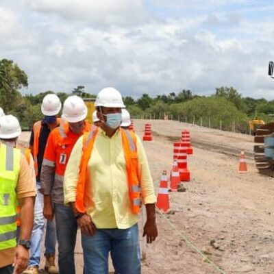 Prefeito Mário Alexandre visita obras iniciais para implantação do Porto Sul