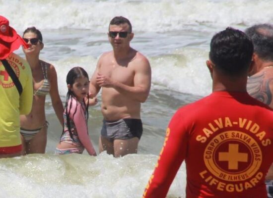Prefeitura intensifica ações preventivas nas praias de Ilhéus durante feriado do Dia das Crianças