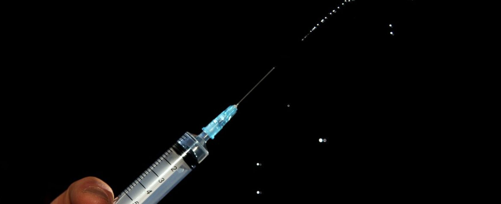 Reino Unido iniciará vacinação contra a Covid-19 nesta terça
