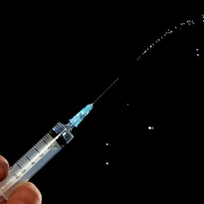 Reino Unido iniciará vacinação contra a Covid-19 nesta terça