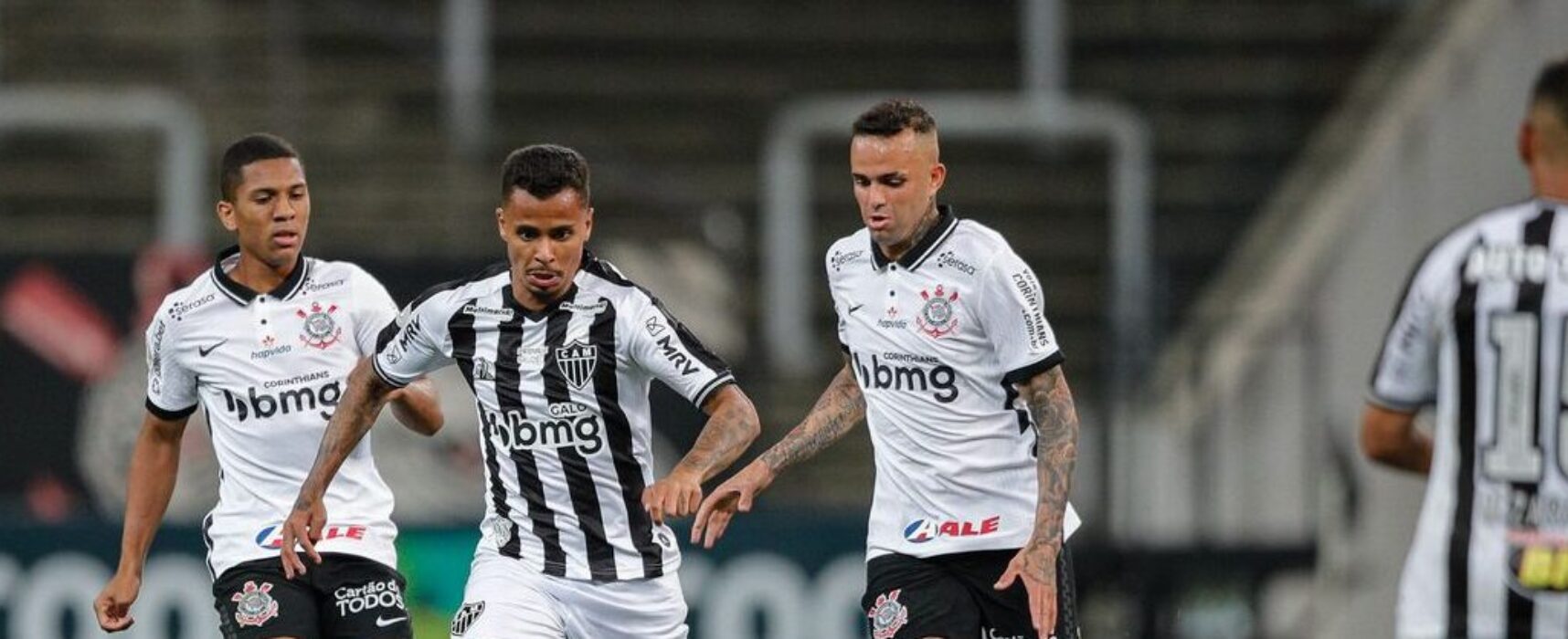 Atlético Mineiro vence o Corinthians e assume a ponta do Brasileiro