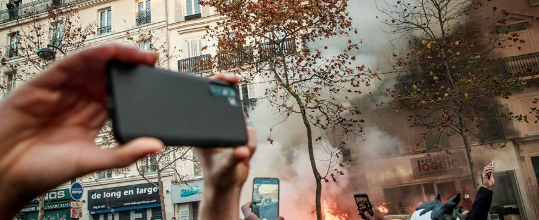 França vai reformular lei que limita divulgação de imagens de policiais