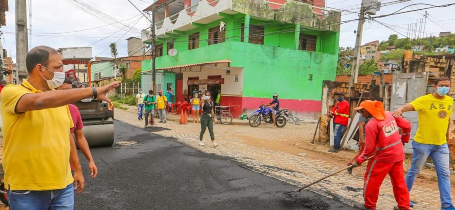 Prefeito Mário Alexandre vistoria asfalto na Rua do Cano