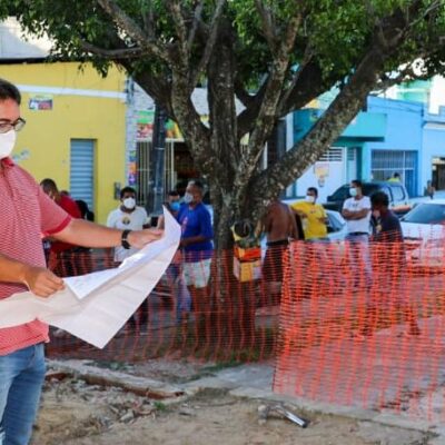 Prefeito Mário Alexandre vistoria reforma da Praça Santa Rita em Ilhéus
