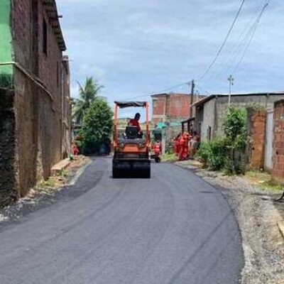 Prefeitura dá continuidade ao serviço de pavimentação asfáltica no bairro Nossa Senhora da Vitória