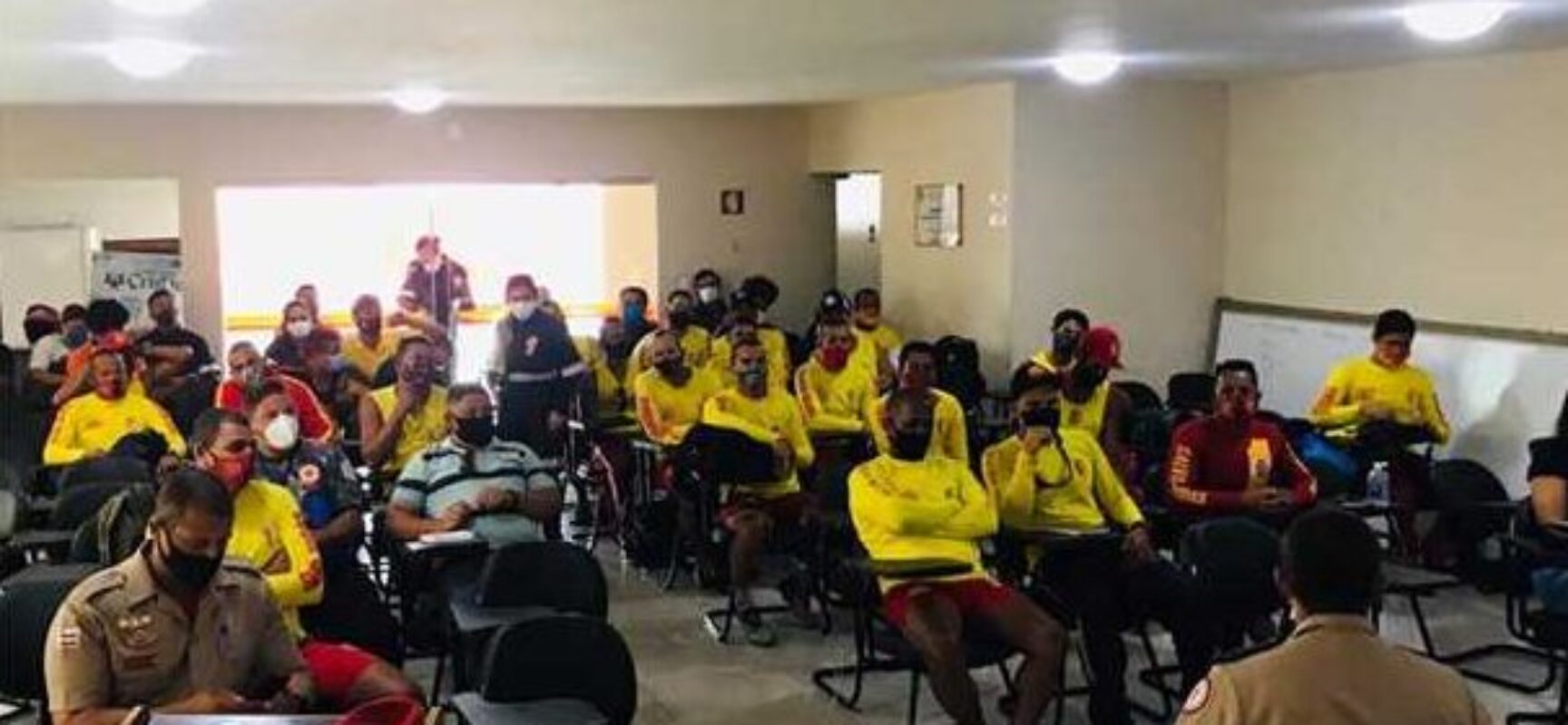 Prefeitura, Marinha e Corpo de Bombeiros promovem curso de qualificação para salva-vidas em Ilhéus