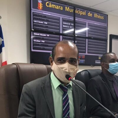 Sob forte emoção, César Porto renuncia aos cargos de vereador e de presidente da Câmara de Ilhéus