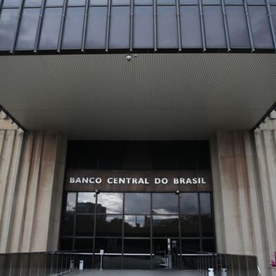 Venda de reservas externas é decisão do BC, diz secretário especial