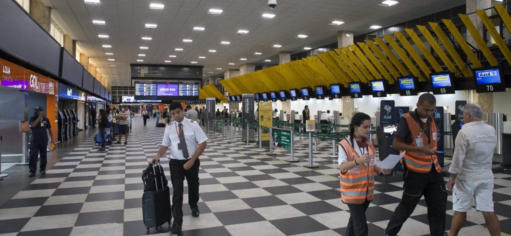 Brasil proíbe entrada de passageiros do Reino Unido a partir desta sexta