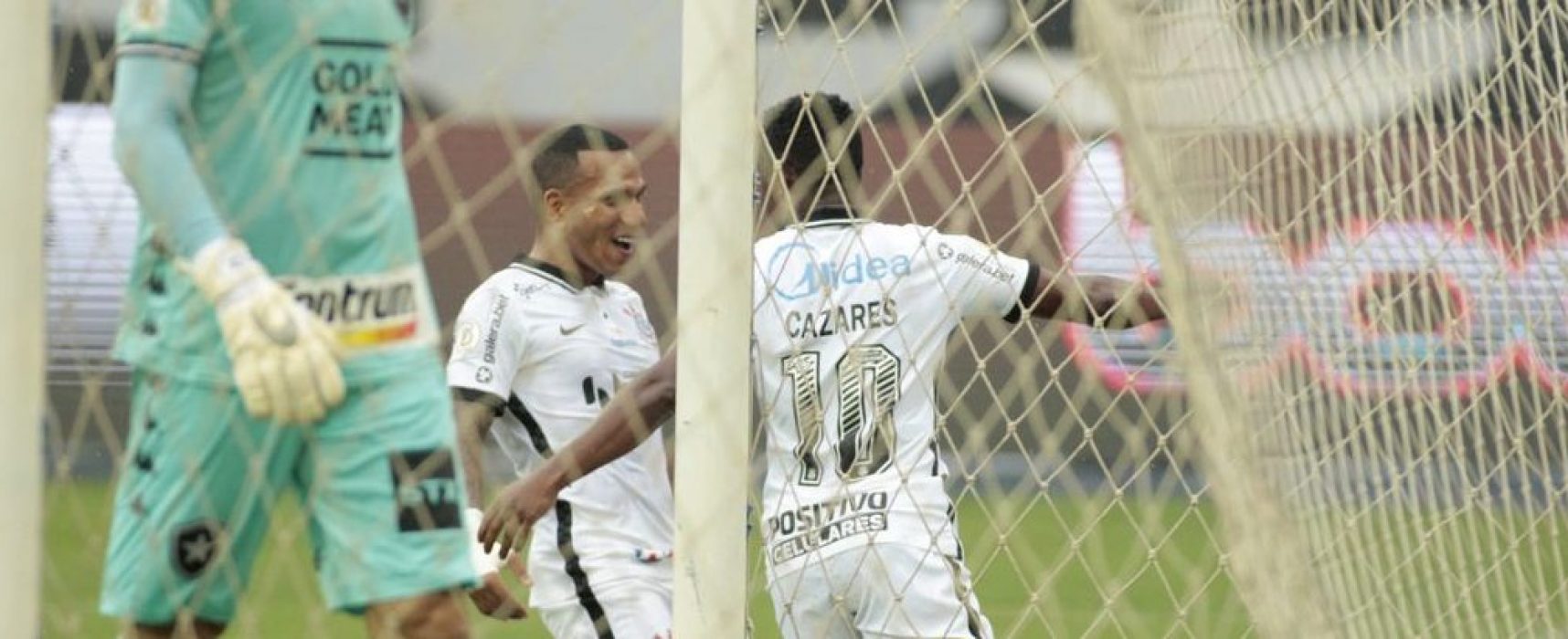 Brasileiro: Corinthians vence Botafogo no Nílton Santos