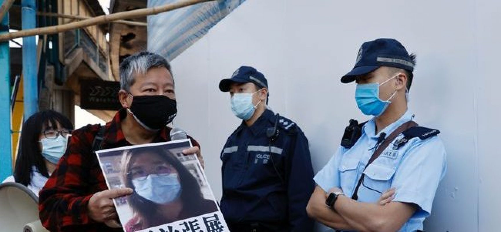 China condena jornalista a 4 anos de prisão por relatar vírus em Wuhan
