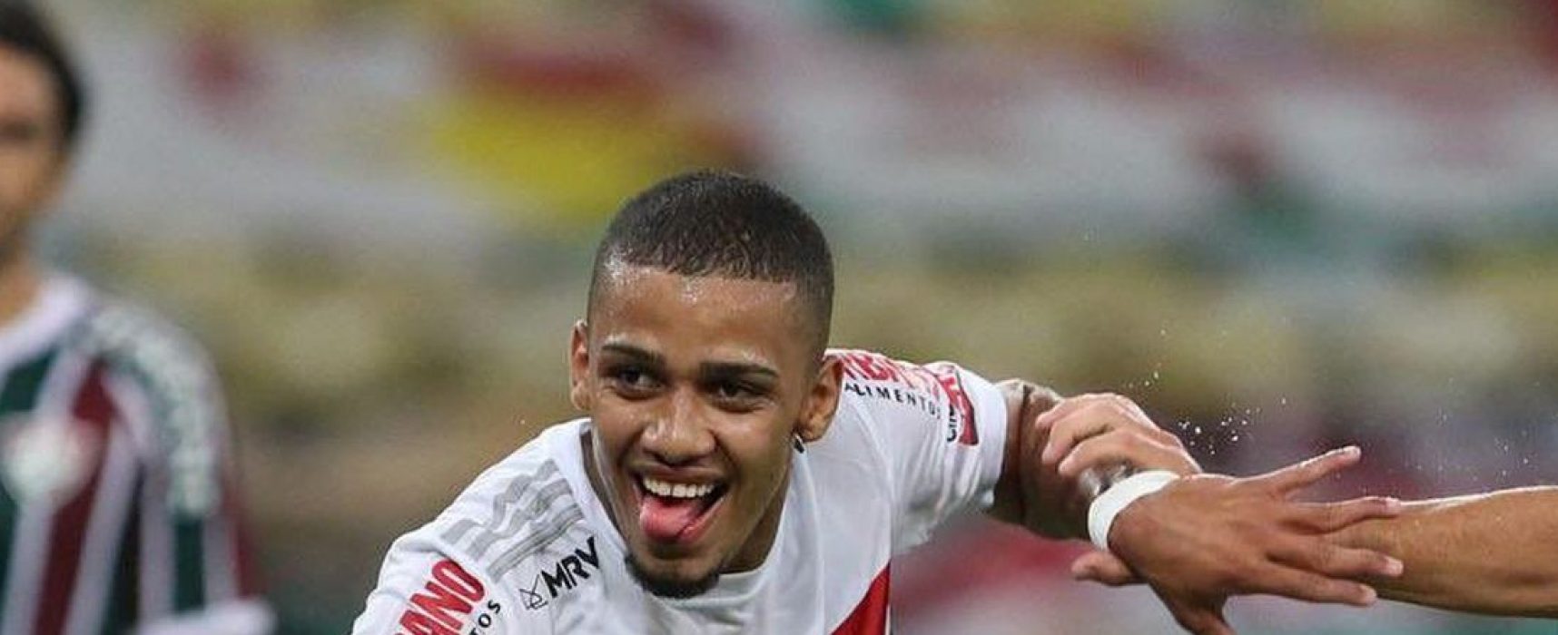 Com dois de Brenner, São Paulo derrota Fluminense no Maracanã