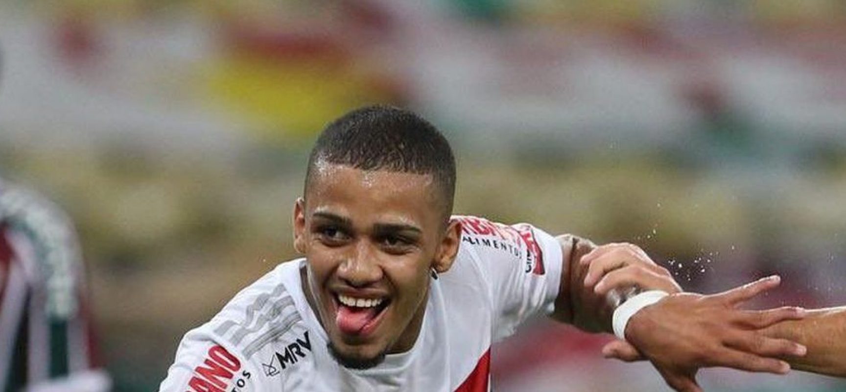 Com dois de Brenner, São Paulo derrota Fluminense no Maracanã