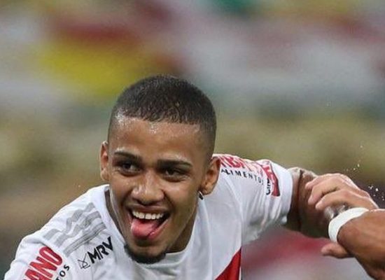 Com dois de Brenner, São Paulo derrota Fluminense no Maracanã