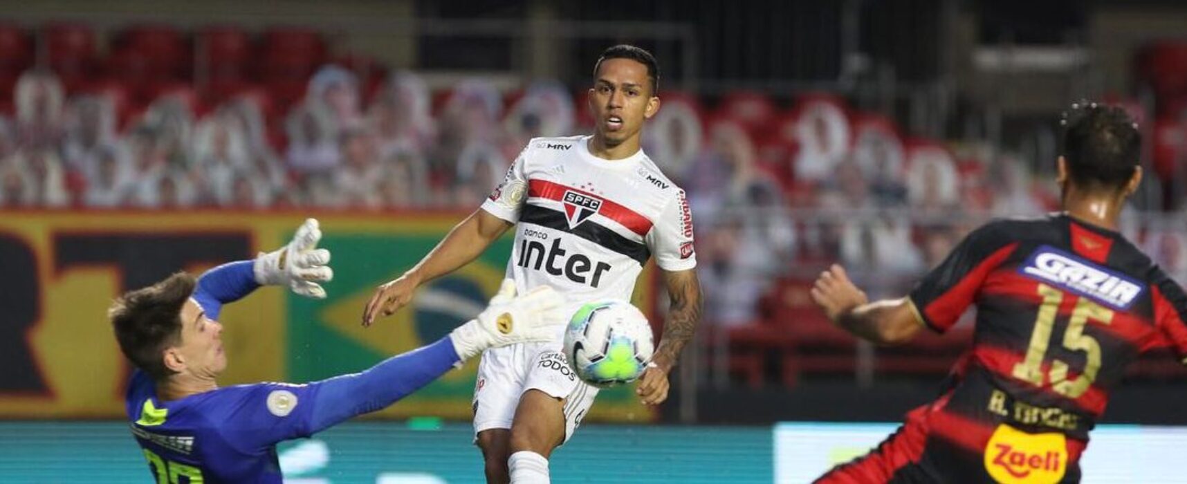 São Paulo vence o Sport e se mantém na liderança isolada da Série A