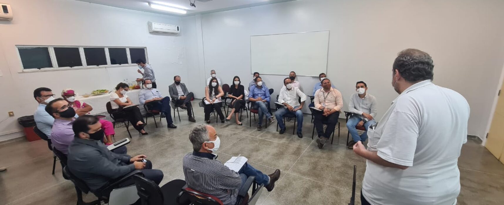Augusto Castro visita Hospital Manoel Novaes e se reúne dirigentes da Santa Casa