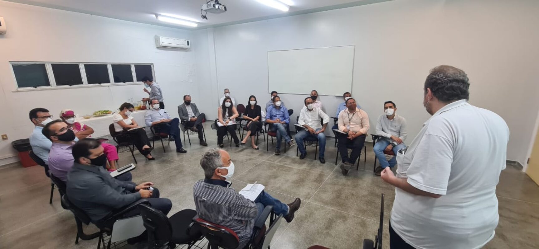 Augusto Castro visita Hospital Manoel Novaes e se reúne dirigentes da Santa Casa