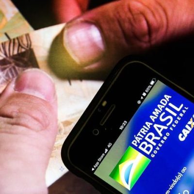 Auxílio emergencial: Caixa libera saque para nascidos em agosto