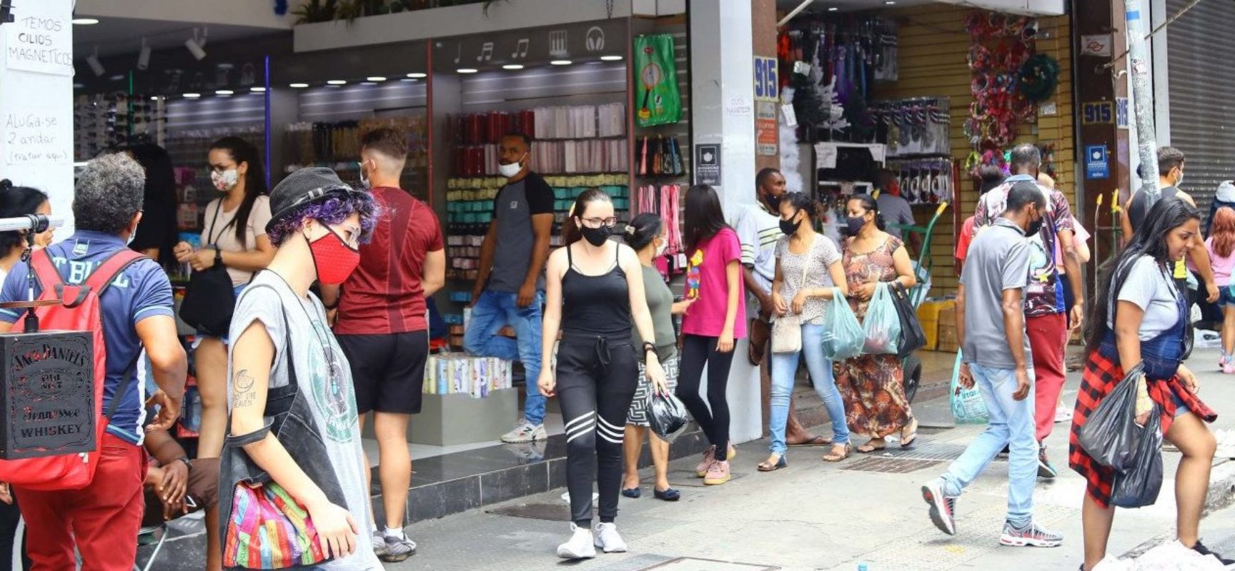 Entraves para a produção de vacinas e avanço da pandemia ameaçam recuperação econômica em 2021