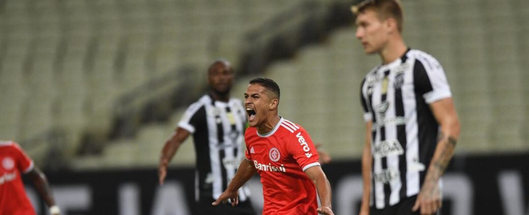 Internacional assume vice-liderança do Brasileiro