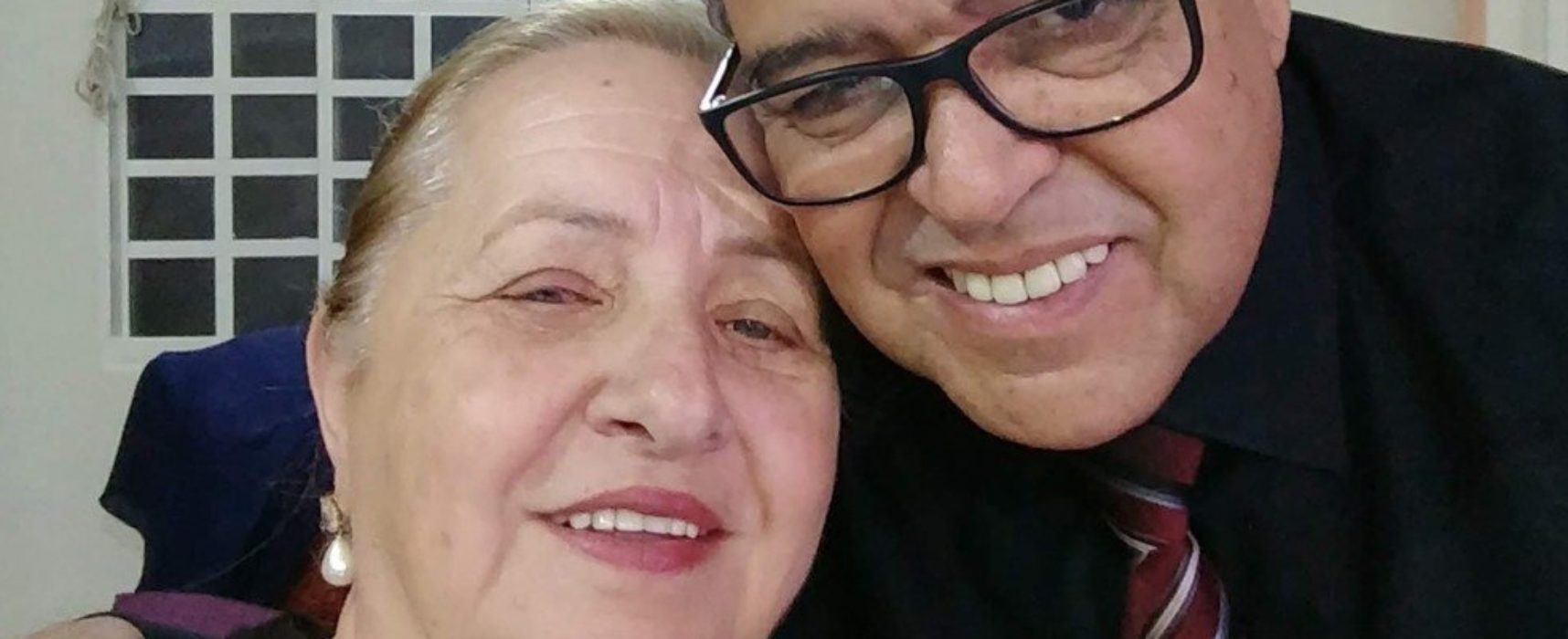 Justiça afasta secretário de Saúde que vacinou a própria esposa