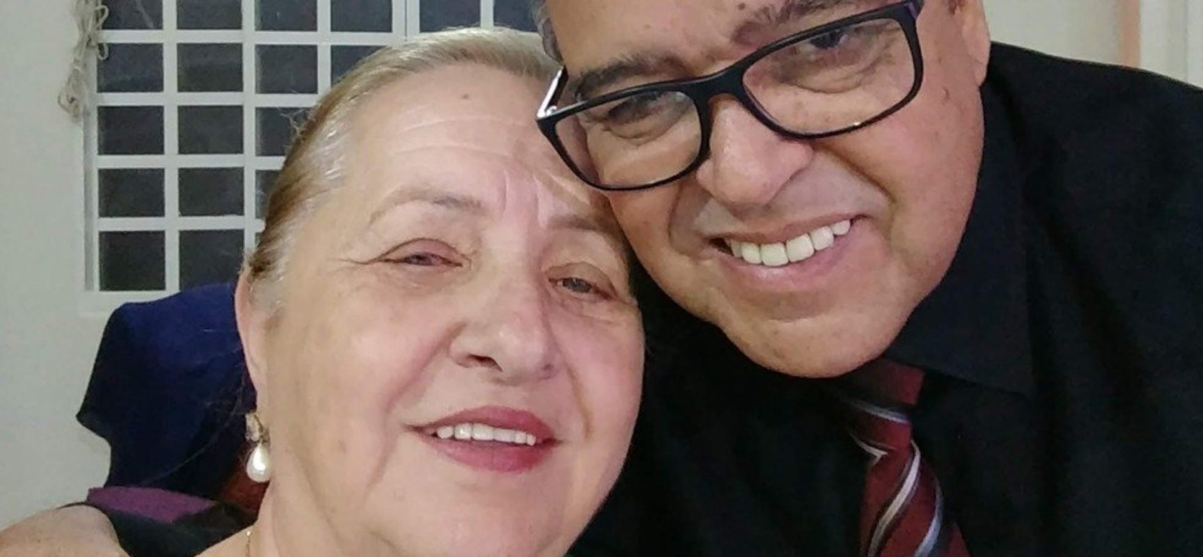 Justiça afasta secretário de Saúde que vacinou a própria esposa