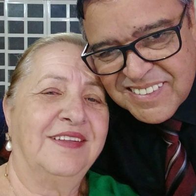 Justiça afasta secretário de Saúde que vacinou a própria esposa