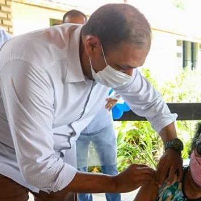 Prefeito Mário Alexandre acompanha vacinação de idosos do Abrigo São Vicente