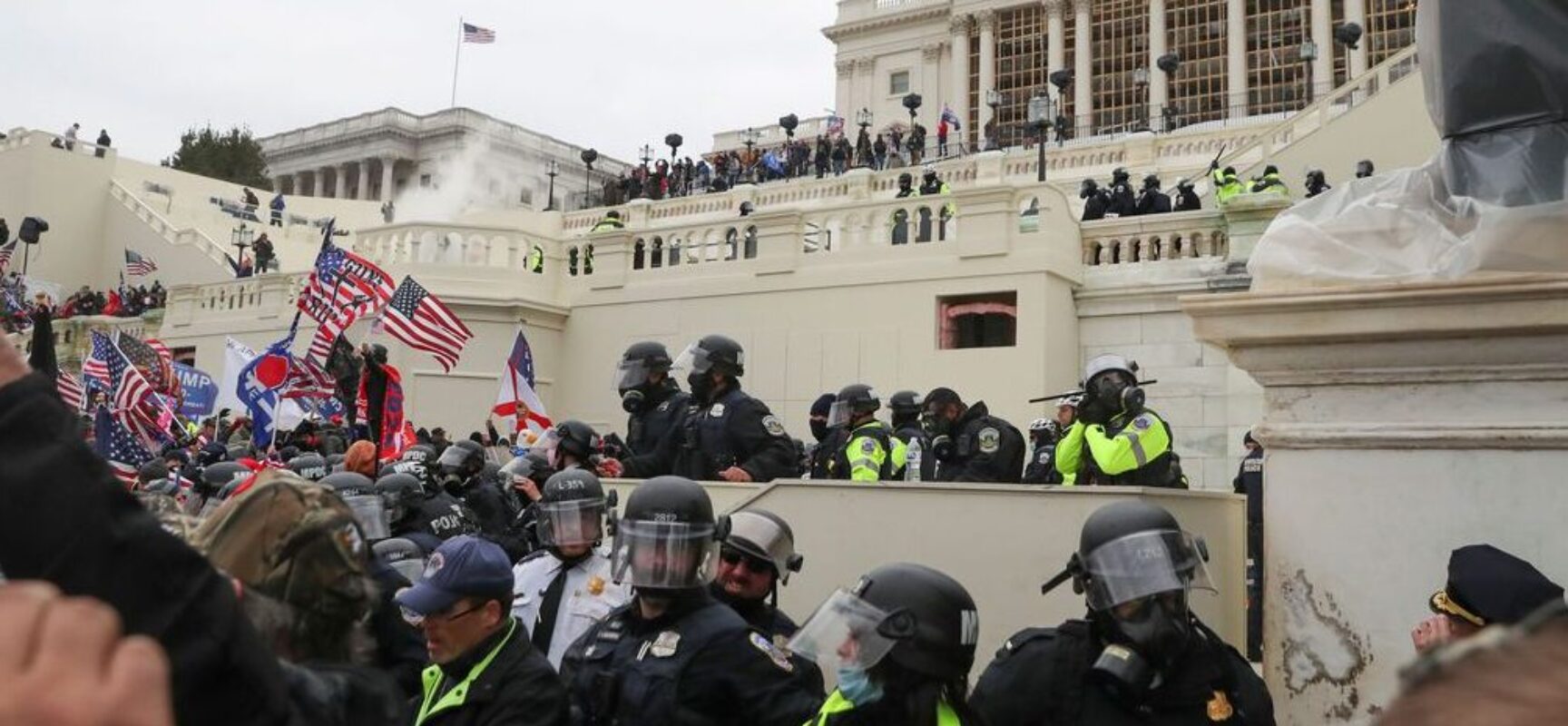 Protesto interrompe sessão do Congresso dos EUA para validar eleição