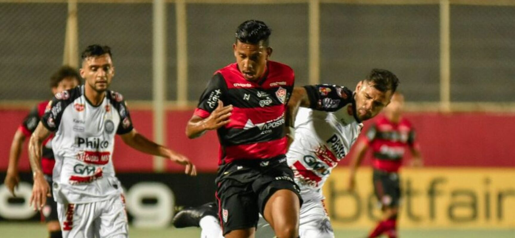 Vitória se aproxima do Z4 após empate com Operário pela Série B