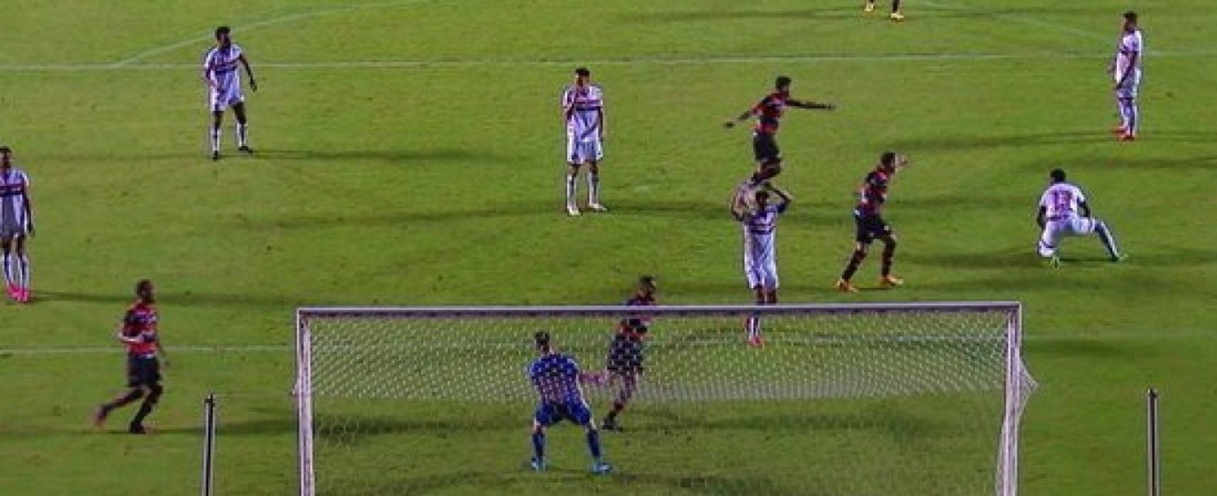 Vitória vence o Botafogo-SP por 1 a 0 e se garante na Série B