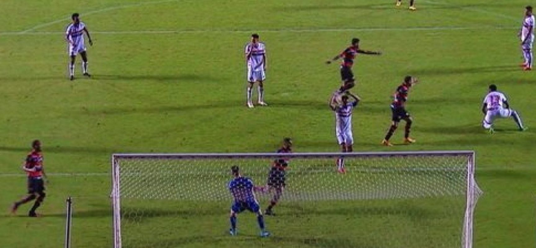 Vitória vence o Botafogo-SP por 1 a 0 e se garante na Série B