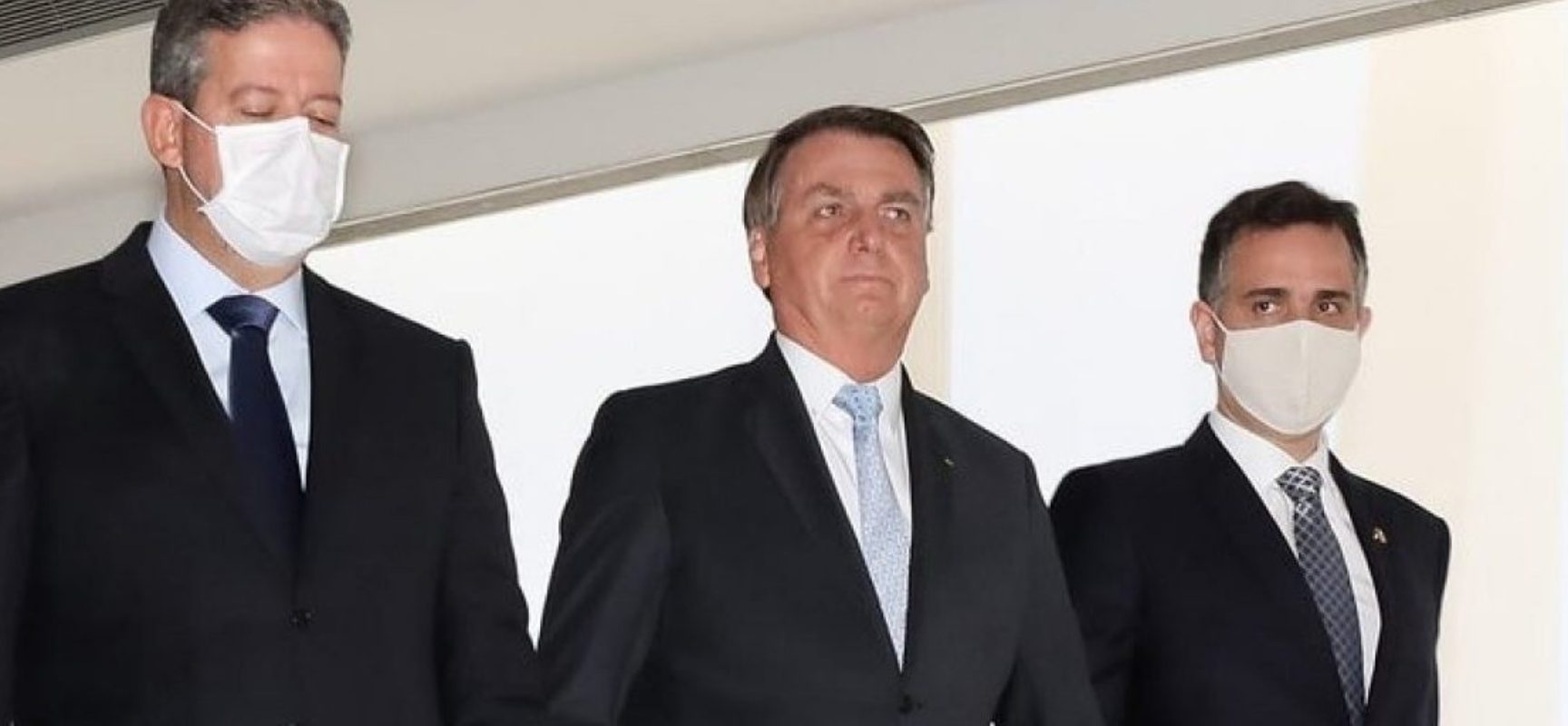 Após vencer eleições do Congresso, Centrão busca tomar espaço de militares no governo