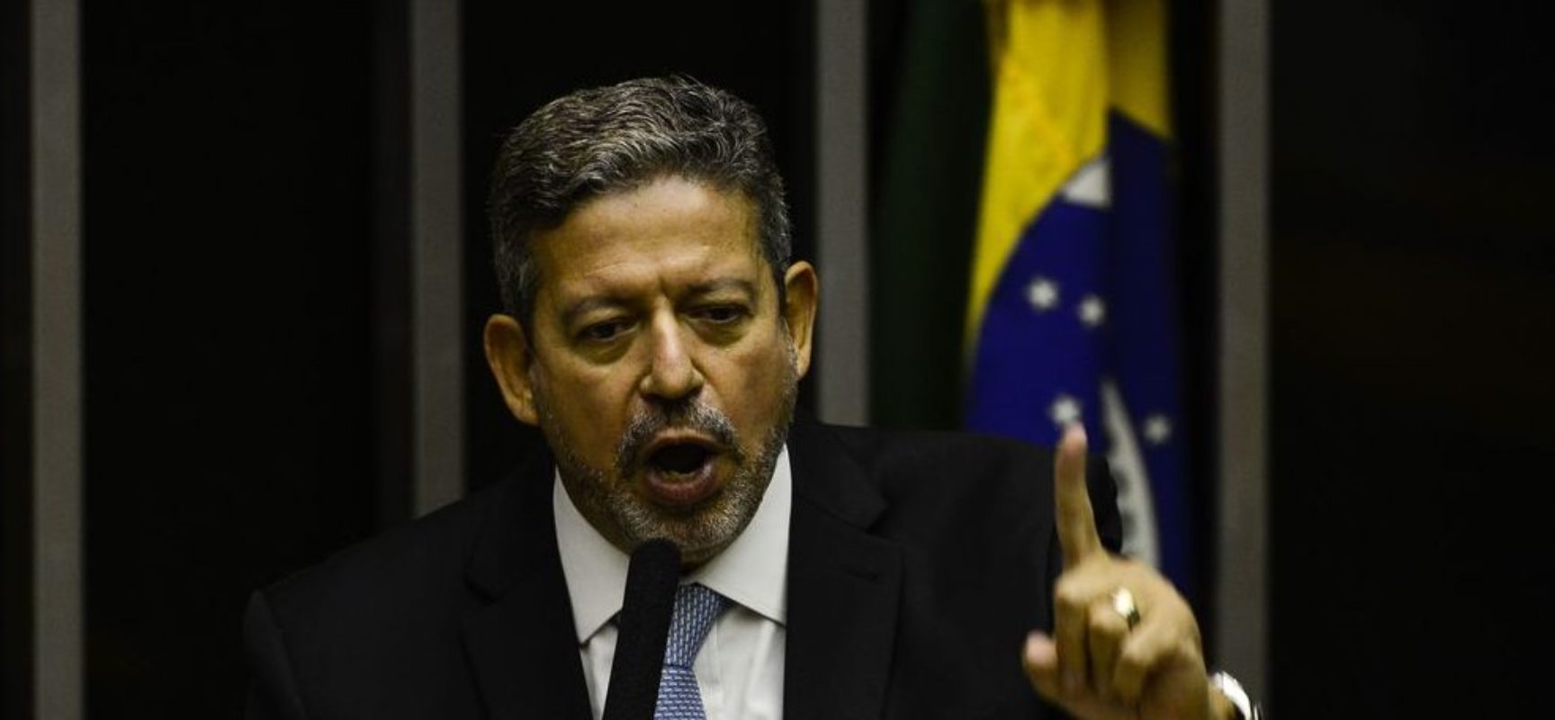 Arthur Lira é eleito presidente da Câmara em 1º turno