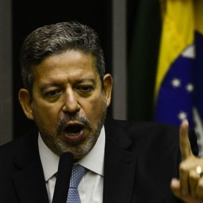 Arthur Lira é eleito presidente da Câmara em 1º turno