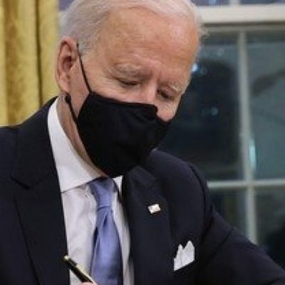 Biden recebe dossiê que recomenda suspensão de acordos entre EUA e governo Bolsonaro
