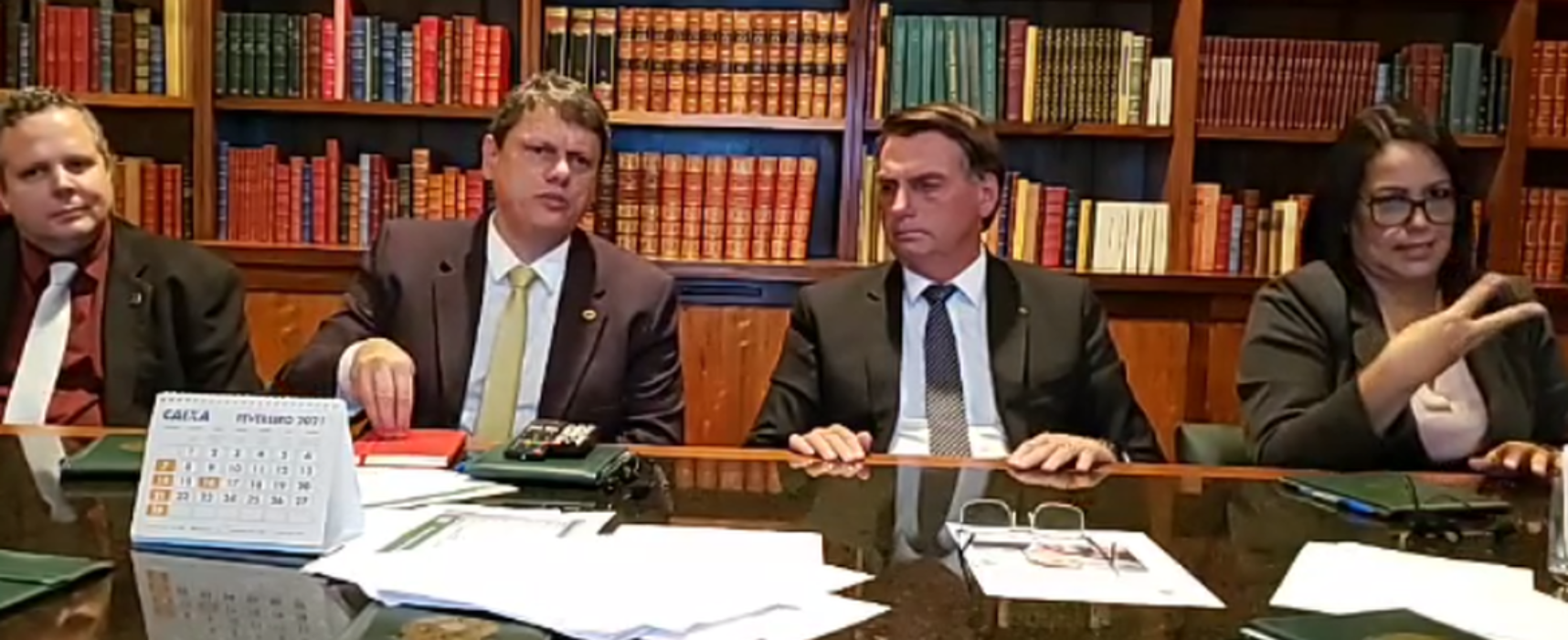Bolsonaro diz que impostos federais sobre gás e diesel serão zerados