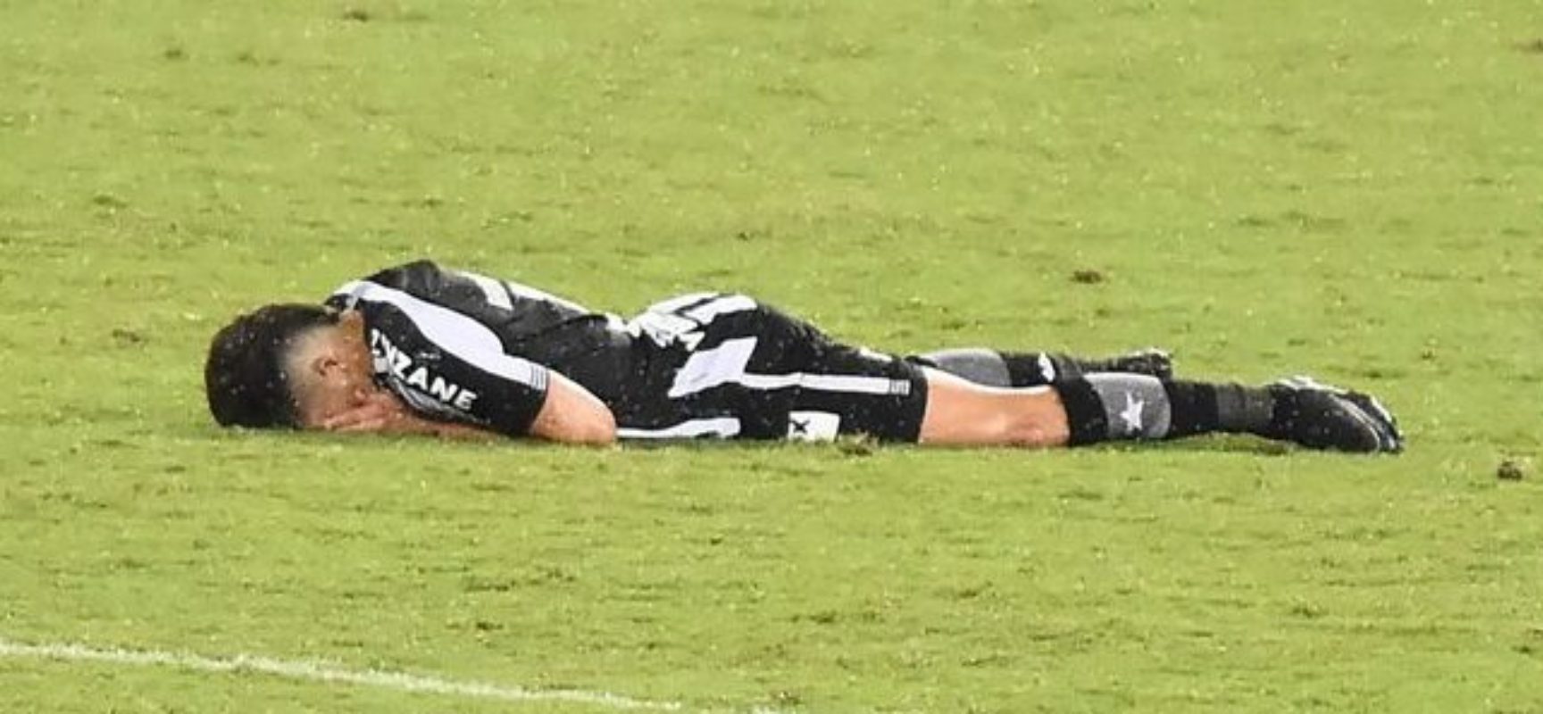 Botafogo perde, cai no Brasileiro e, a expecatitva é que continue caindo. Time muito ruim!