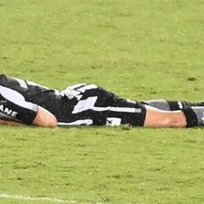 Botafogo perde, cai no Brasileiro e, a expecatitva é que continue caindo. Time muito ruim!