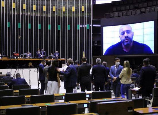 Câmara mantém prisão de Daniel Silveira