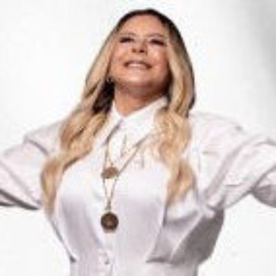 Cantora Virgínia Arruda divulga novo clipe de Adorado