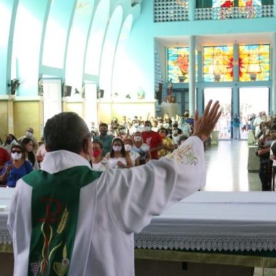 Cerimônias religiosas só em casa. Qualquer tipo de evento religioso fica proibido até 28 de fevereiro