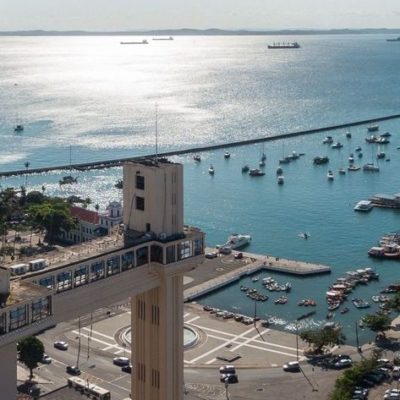 Com piora da pandemia, Salvador fechará praias e clubes