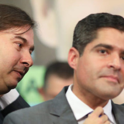 ‘Ele entregou nossa cabeça numa bandeja para o Planalto’, diz Maia sobre ACM Neto