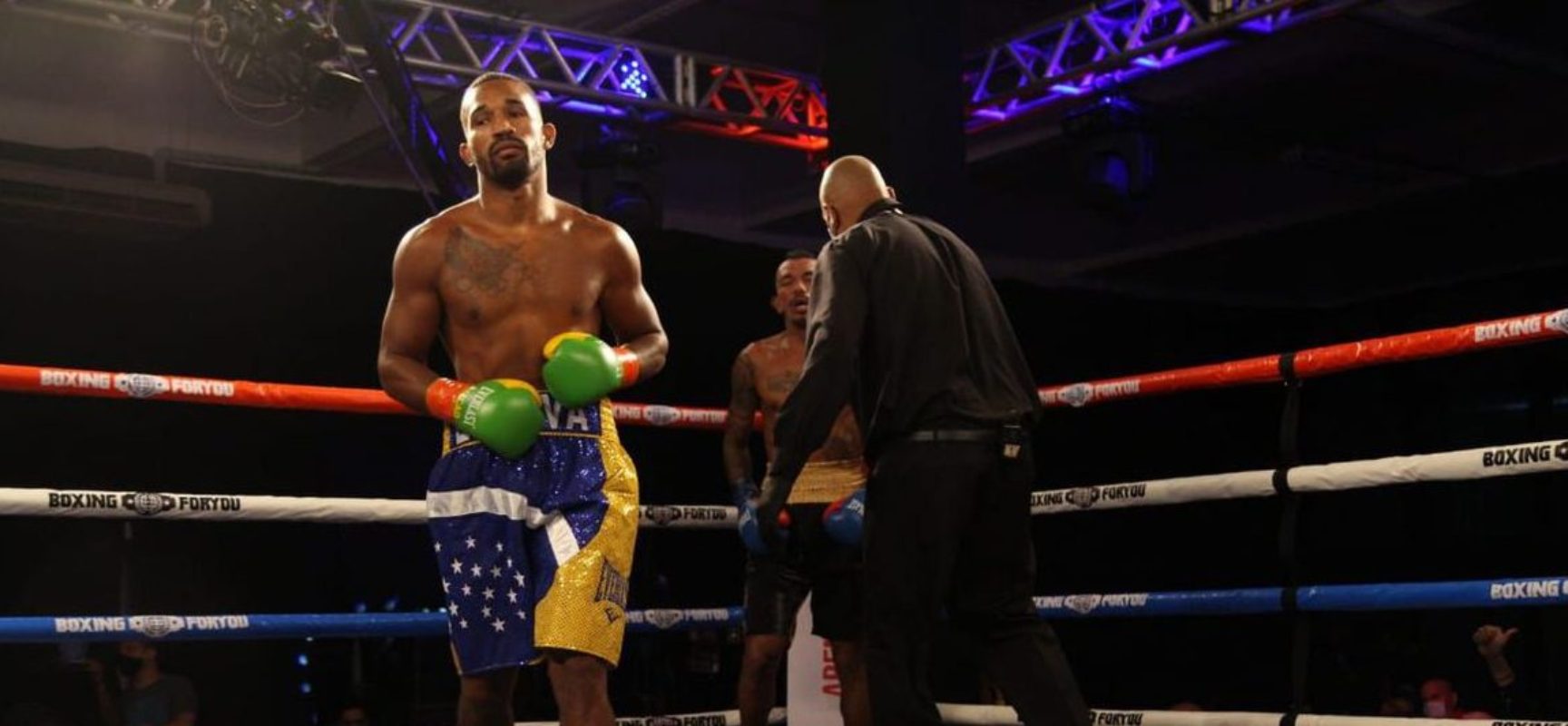 Esquiva Falcão treina nos EUA para enfrentar russo Artur Akavov