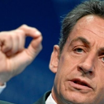 Ex-presidente francês Nicolas Sarkozy fura fila da vacina contra Covid-19
