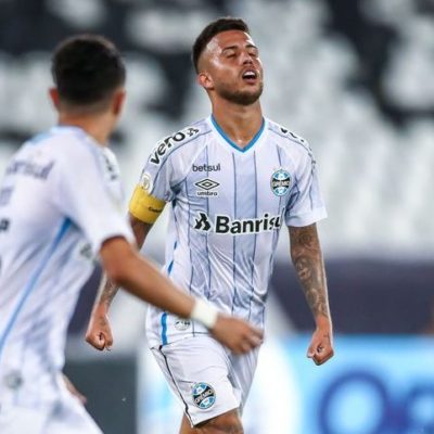 Grêmio vence Botafogo e continua na briga por vaga para Libertadores